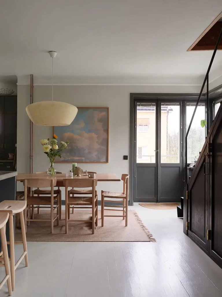 eethoek houten eettafel stoelen met vloerkleed