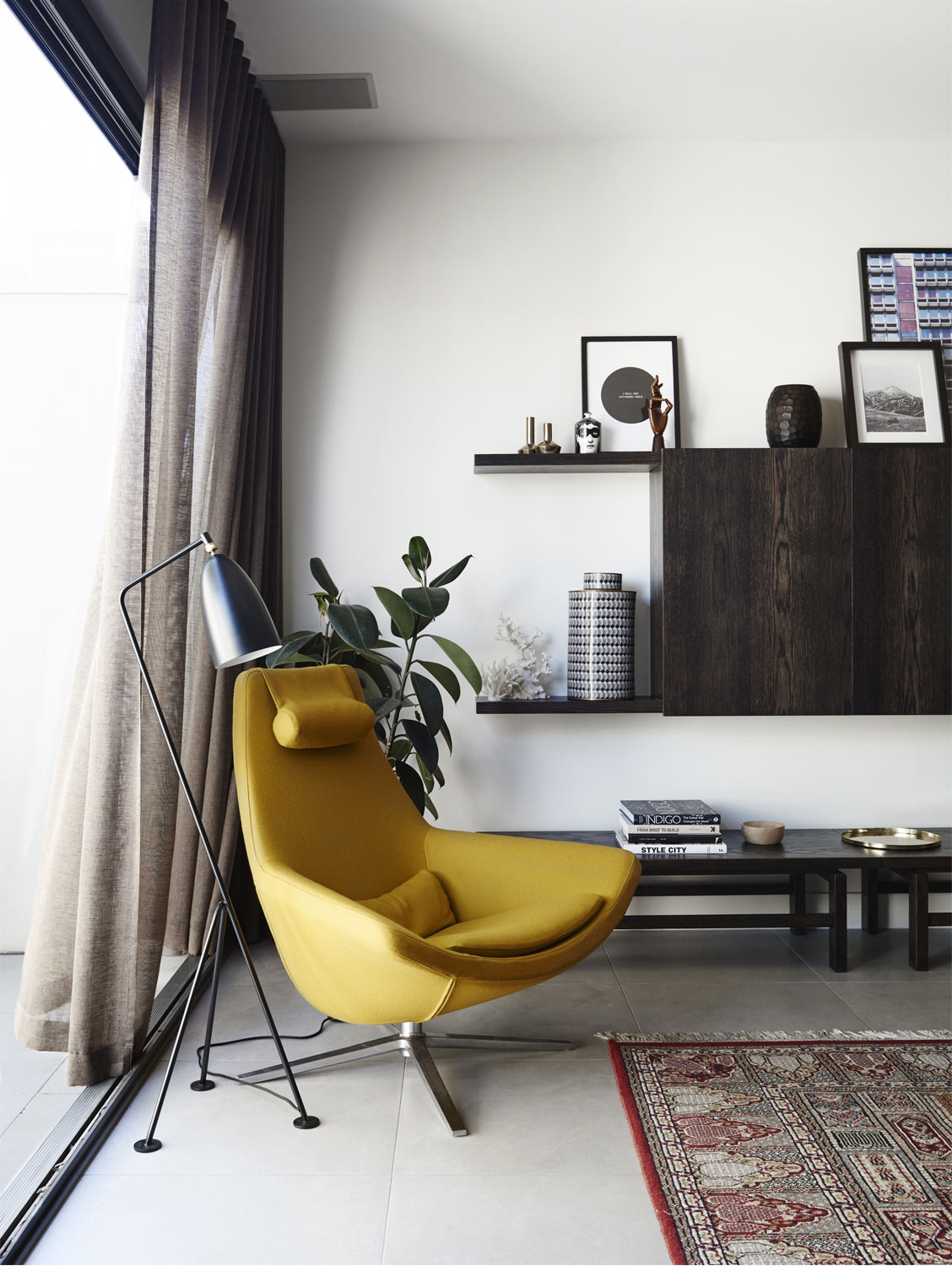 Huis met donker hout THESTYLEBOX